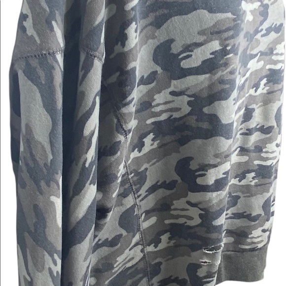Rue + Distressed Camouflage Sweatshirt 1X Gray Black Crew Neck Long Sleeves - Picture 9 of 16